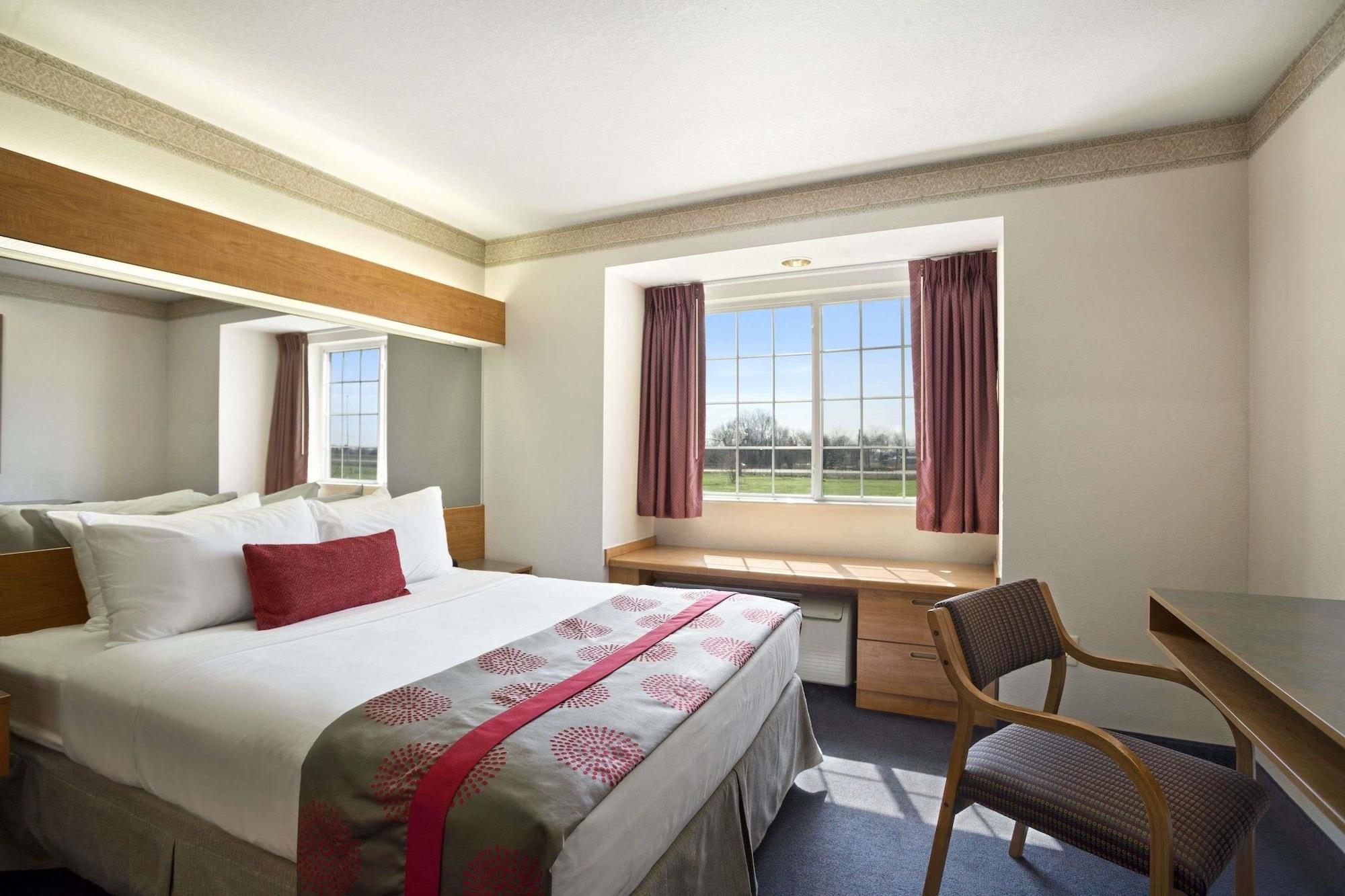 Hotel Ramada By Wyndham Bloomington I-55 And I-74 Il Exterior foto