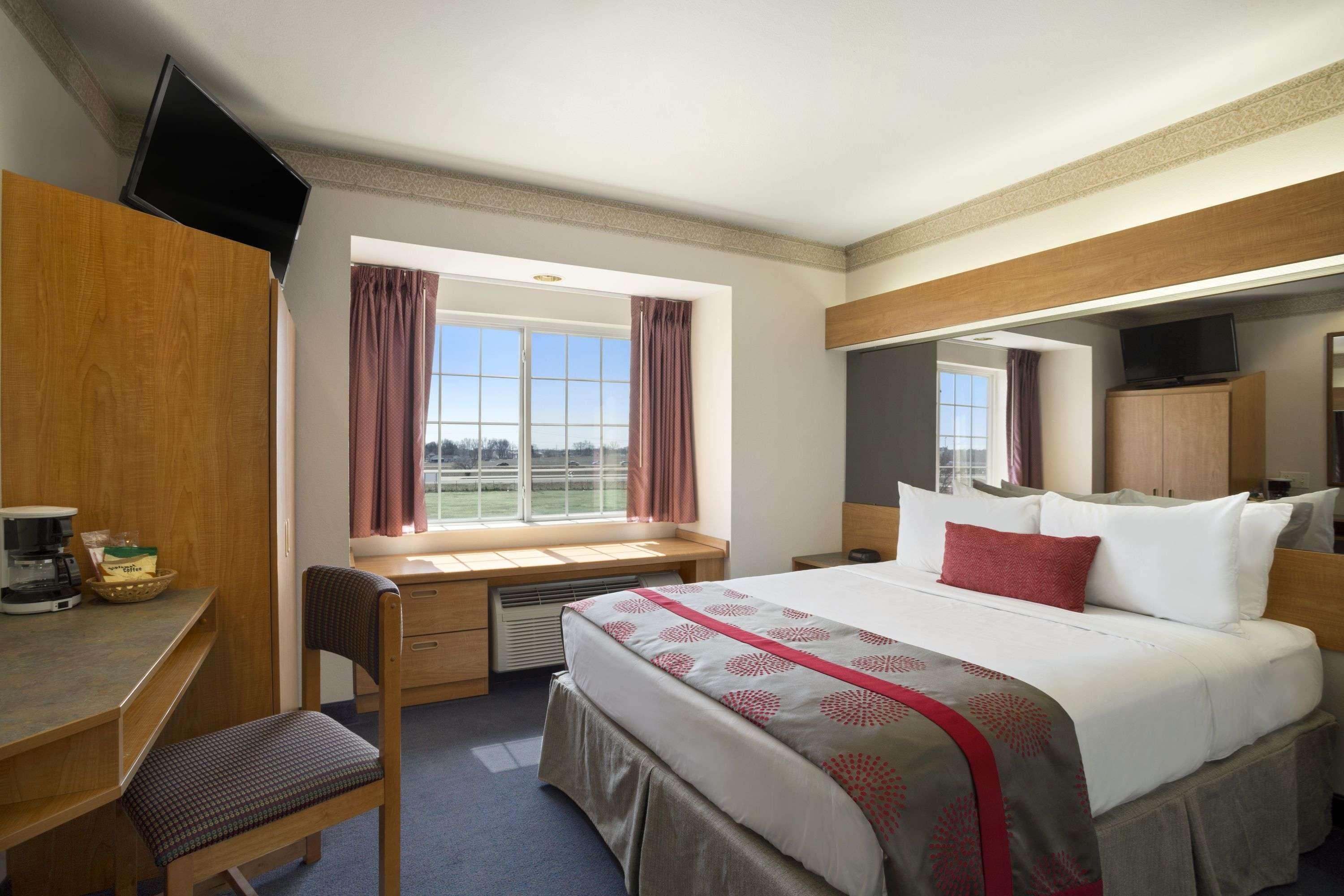 Hotel Ramada By Wyndham Bloomington I-55 And I-74 Il Exterior foto
