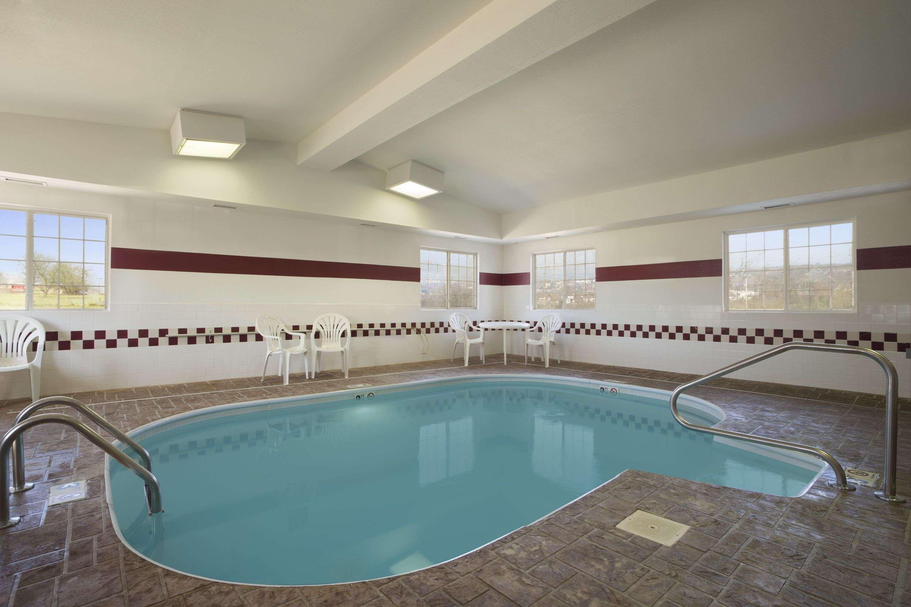 Hotel Ramada By Wyndham Bloomington I-55 And I-74 Il Exterior foto