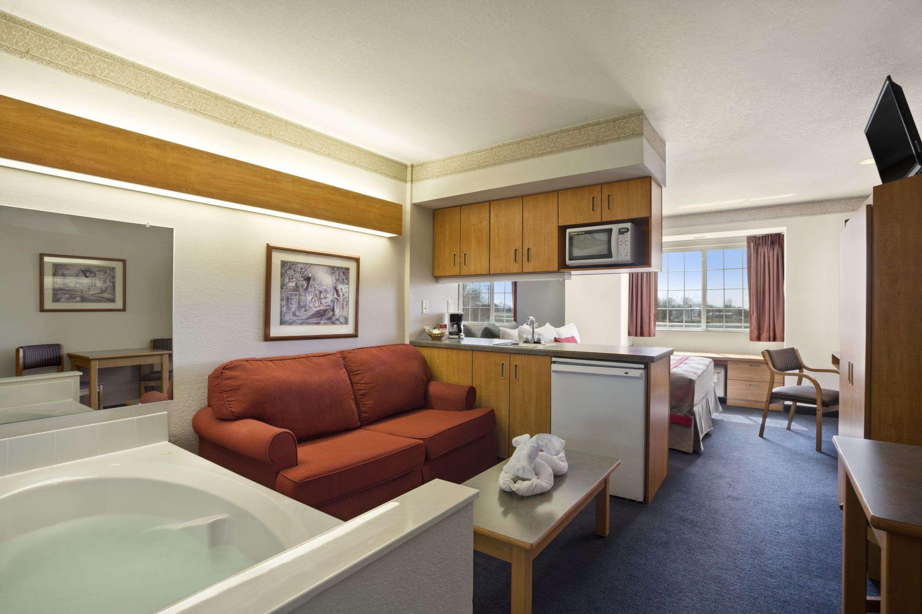 Hotel Ramada By Wyndham Bloomington I-55 And I-74 Il Exterior foto