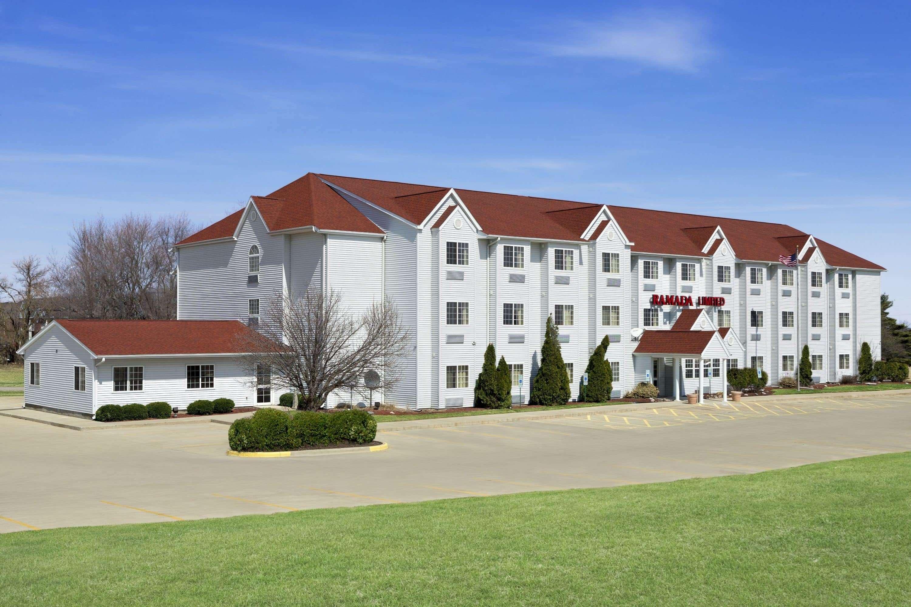 Hotel Ramada By Wyndham Bloomington I-55 And I-74 Il Exterior foto