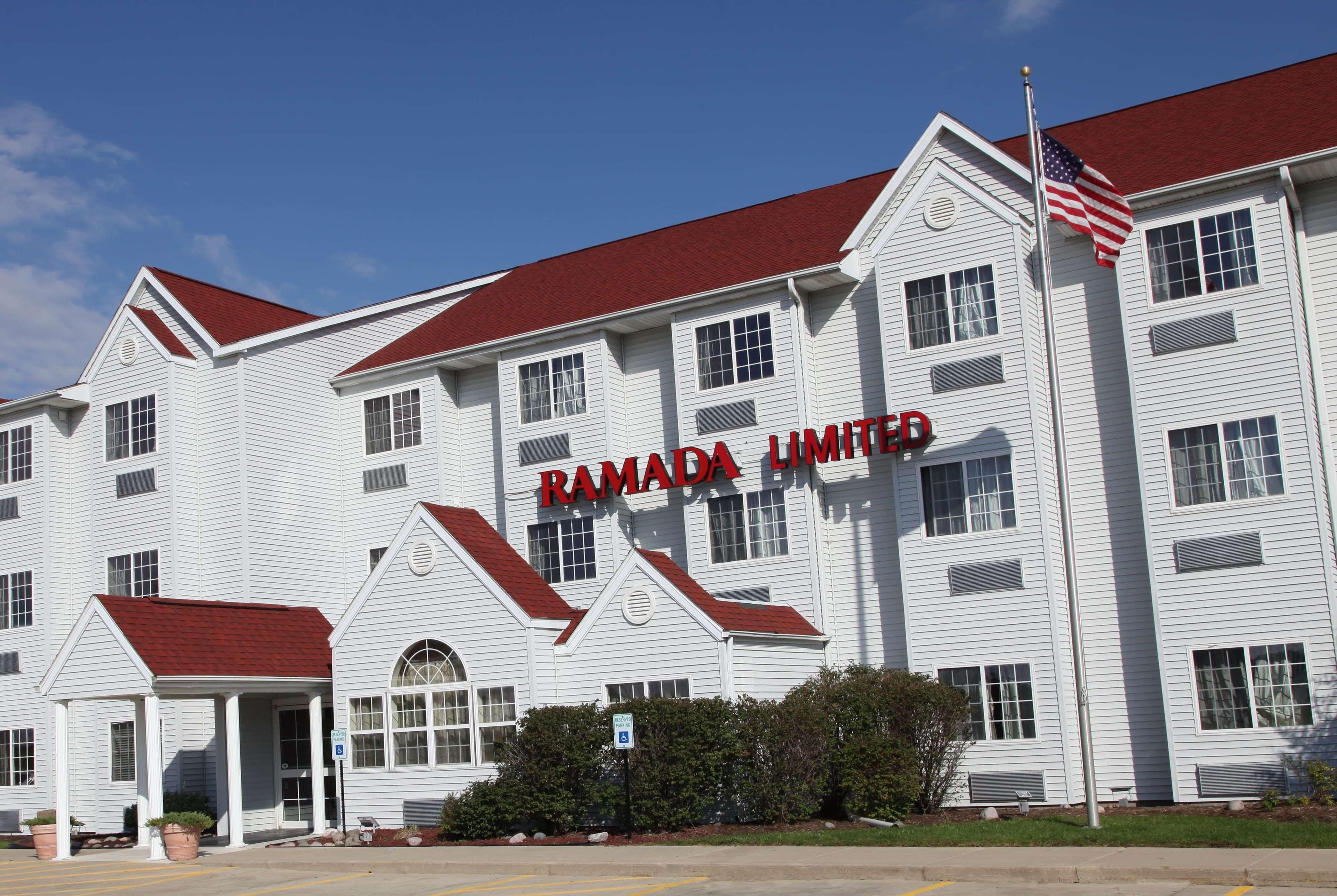 Hotel Ramada By Wyndham Bloomington I-55 And I-74 Il Exterior foto