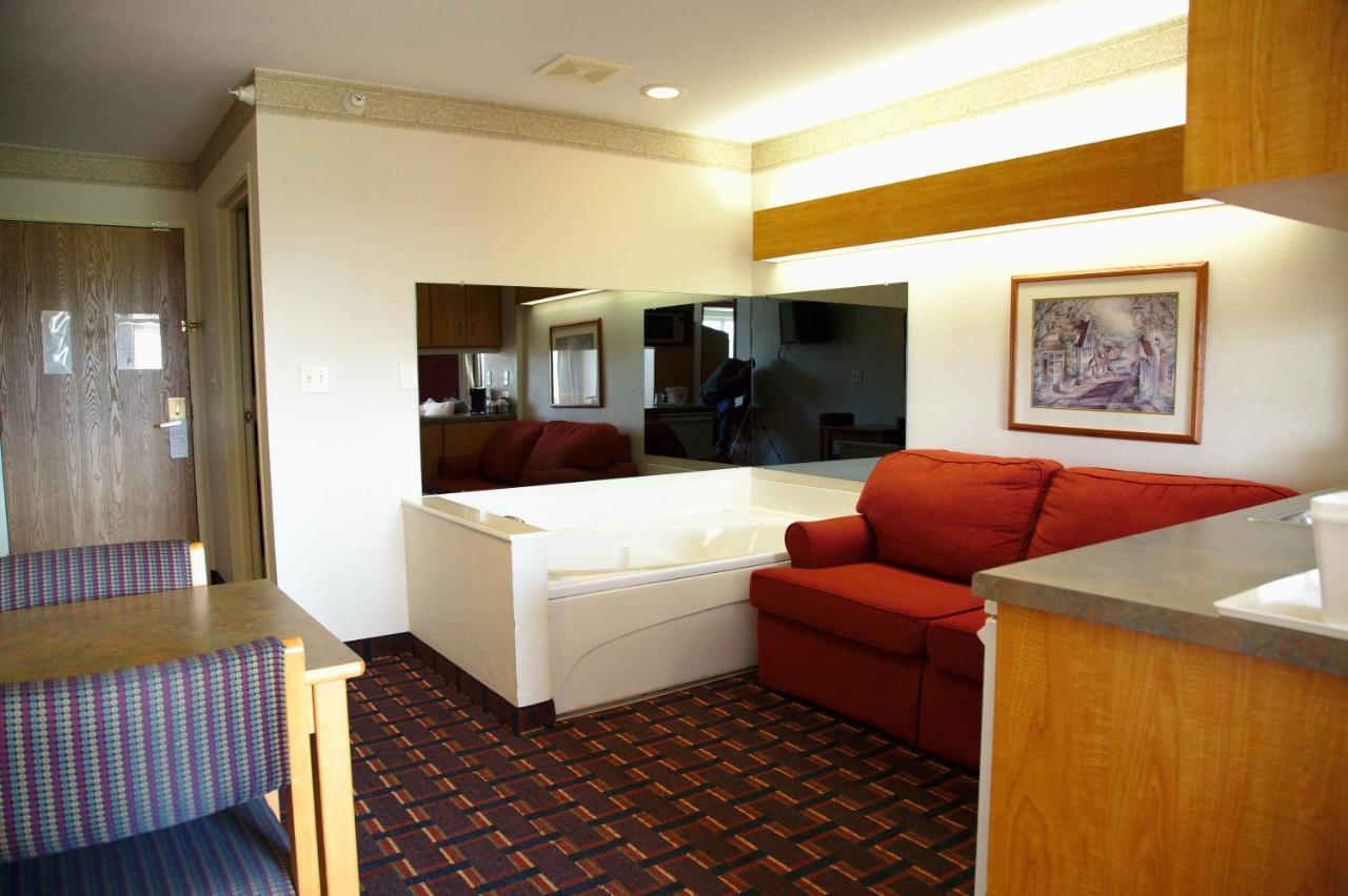 Hotel Ramada By Wyndham Bloomington I-55 And I-74 Il Exterior foto